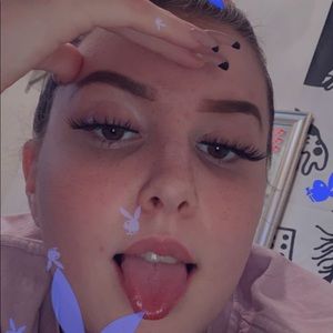 Meet your Posher, Becca